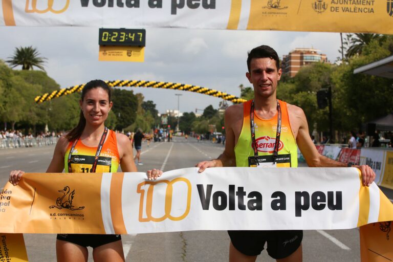 Miles de corredores en la Volta a Peu de Valencia