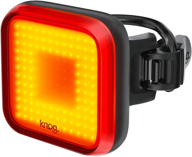 Luz trasera Knog Blinder Rear Square con matriz LED encendida