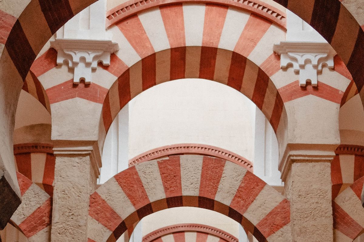 Arcos rojiblancos del interior de la Mezquita-Catedral de Córdoba