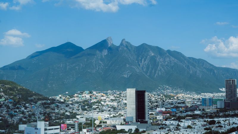 El Cerro de la Silla, símbolo de Monterrey y telón de fondo del maratón
