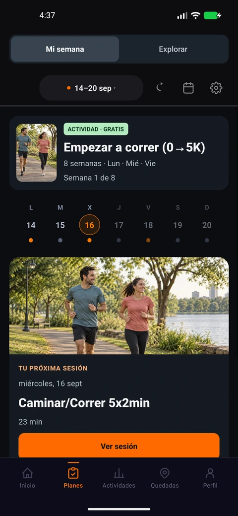 Pantalla de planes de la app de CorrerJuntos: el plan Empezar a correr 0 a 5K con la etiqueta Actividad gratis, la semana del 14 al 20 de septiembre y la pr&oacute;xima sesi&oacute;n, Caminar/Correr 5x2min de 23 minutos.