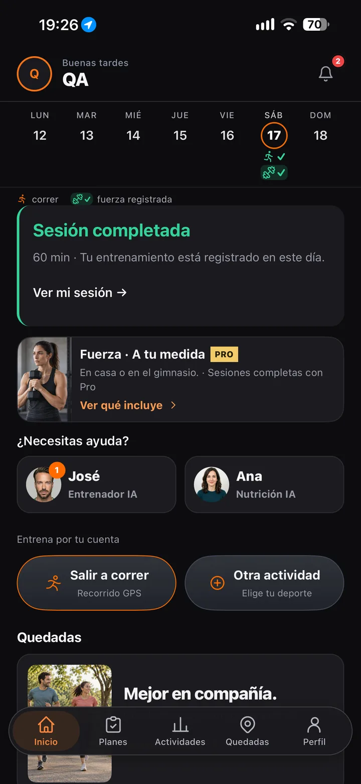 Inicio en iPhone 1.3.34 con una cuenta de pruebas: semana en curso, sesión completada, fuerza y asistentes José y Ana