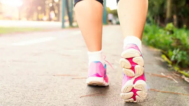 Zapatillas running sobre asfalto