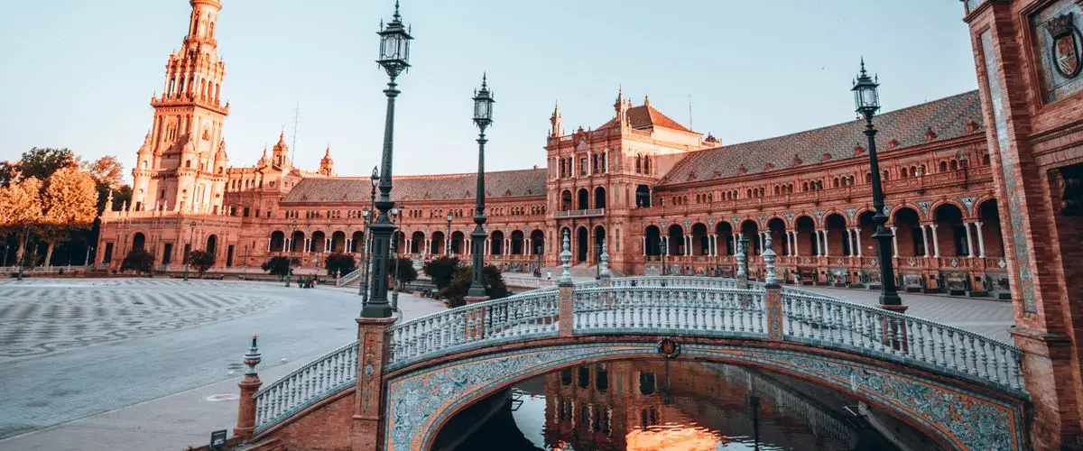 Maratón de Sevilla 2026: Guía Completa — Plaza de España