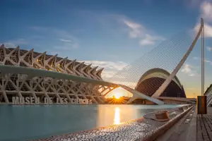 Amanecer sobre la Ciudad de las Artes y las Ciencias de Valencia