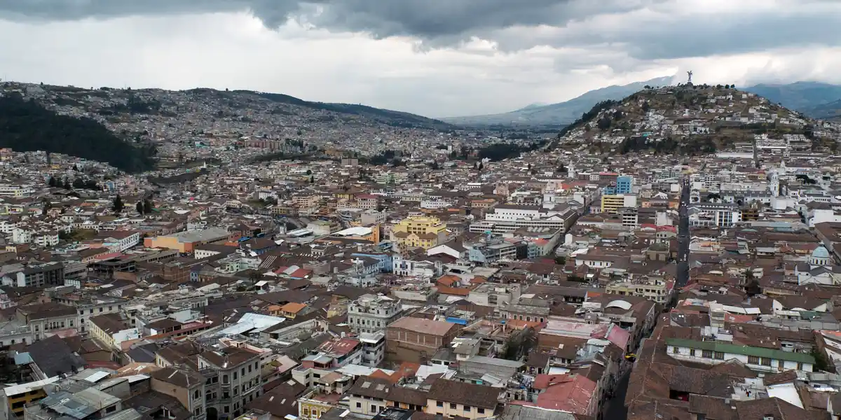 Imagen ambiental: vista de la ciudad de Quito
