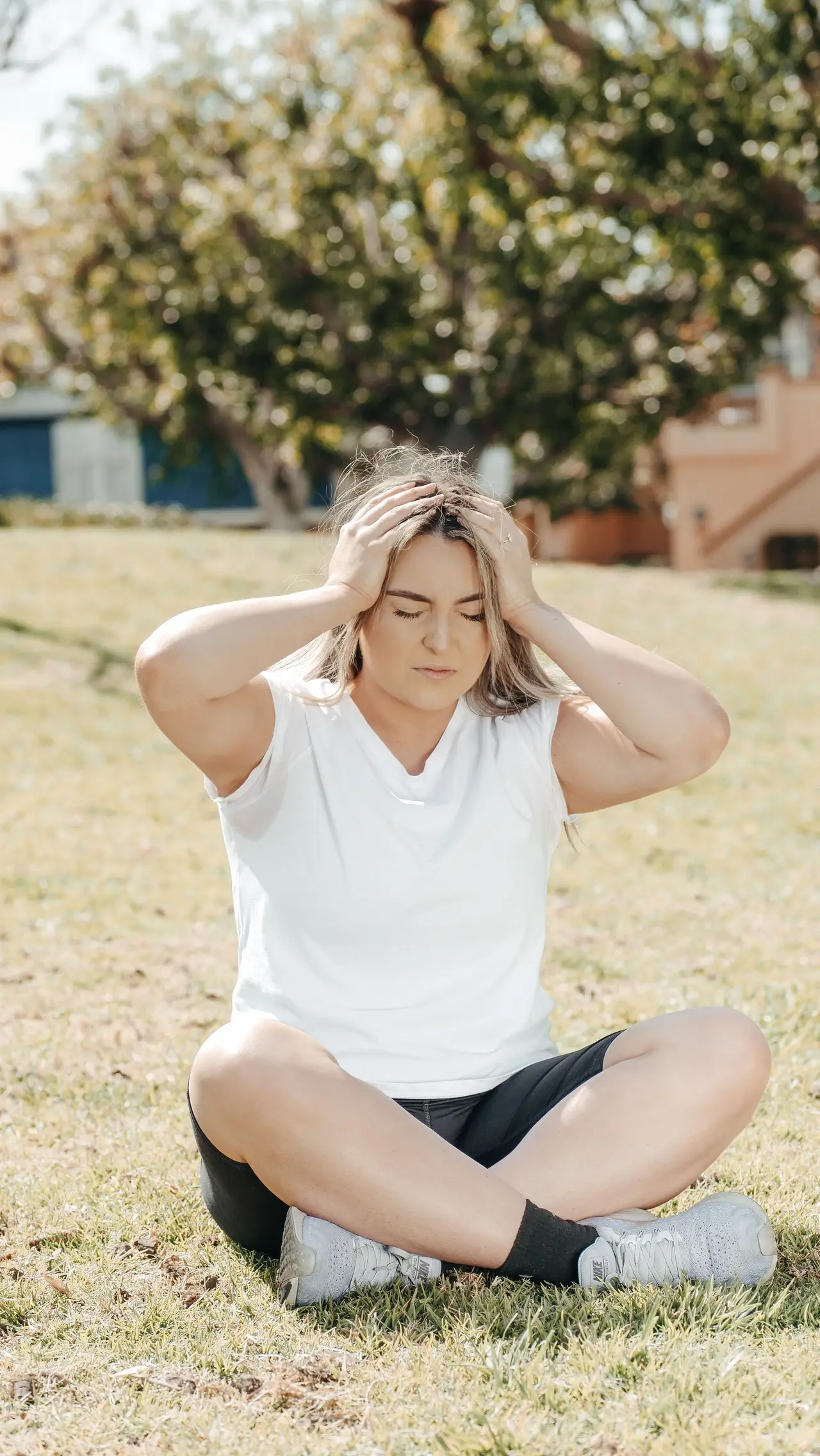 Runner descansando tras entrenamiento, síntomas de alergia